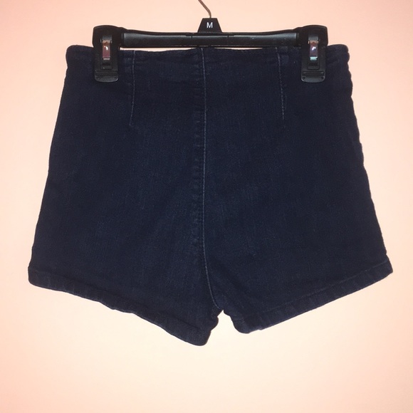 Delia’s Size 1/2 Denim Short Shorts - Picture 2 of 4